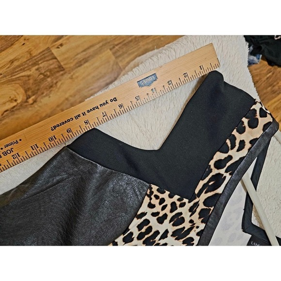 Lane Bryant NWT sz18. Animal prints. Faux leather trim cap sleeve. Shrift dress - Picture 6 of 10